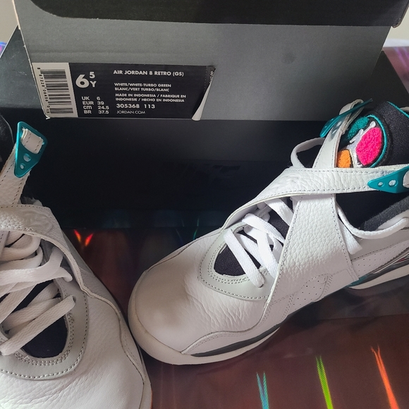 AIR JORDAN VIIIWHITE/TURBO GREEN Size 6.5 Y (Big Boys Size) - Picture 4 of 16